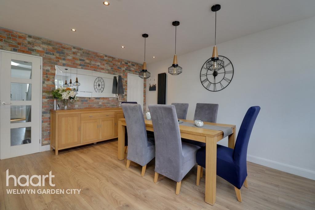 Bramble Road, Hatfield 3 bed semidetached house £650,000