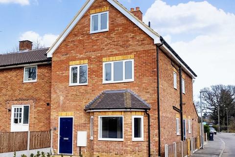 108b Long Chaulden, Hemel Hempstead, HP1 2HY