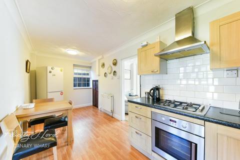 37 Thermopylae Gate, London, E14 3AX