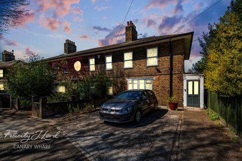 37 Thermopylae Gate, London, E14 3AX
