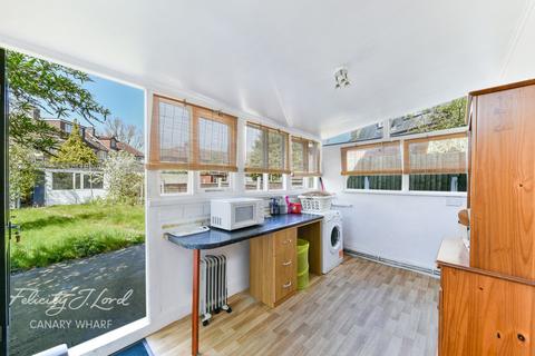 37 Thermopylae Gate, London, E14 3AX