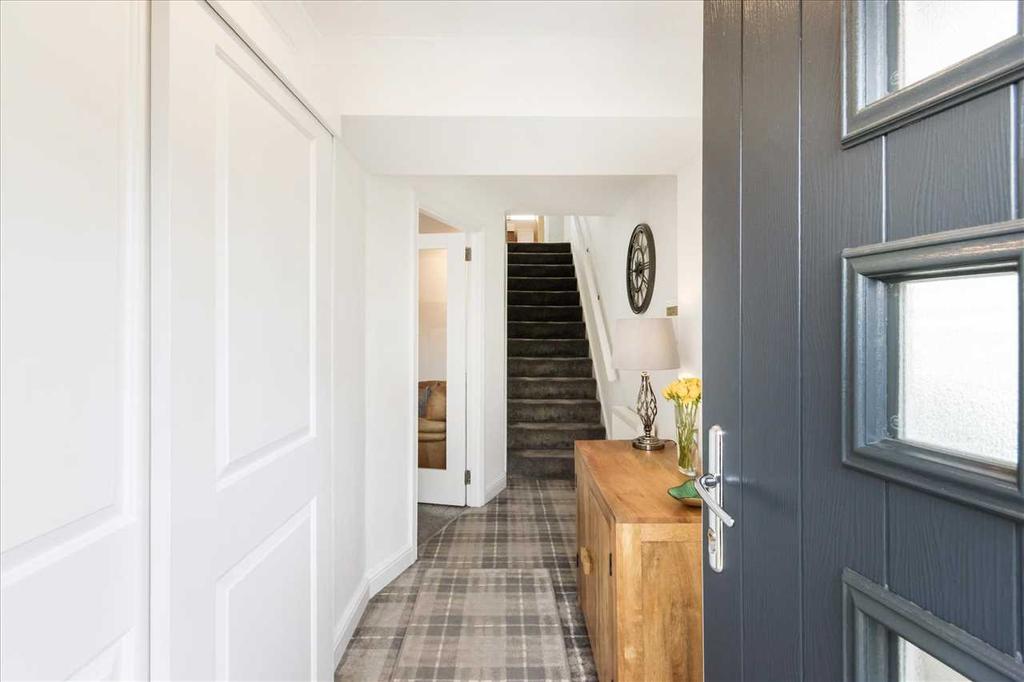 Entrance Hallway (2)