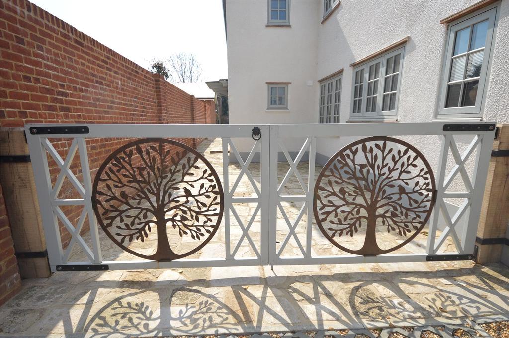 Cannon Street, Lymington, SO41 3 bed detached house £1,195,000