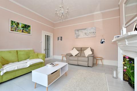 2 bedroom ground floor flat for sale - Victoria Avenue, Shanklin, Isle of Wight