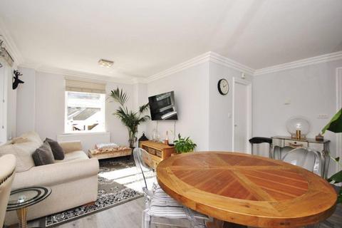 2 bedroom apartment to rent, Upper Berkeley Street, Mayfair W1H