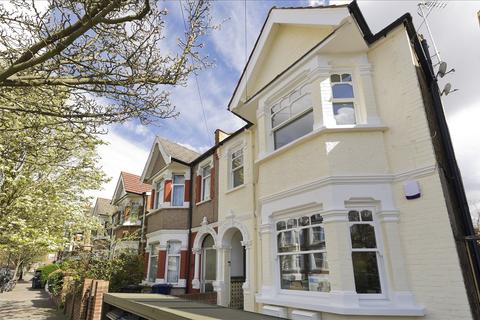 20 Larden Road, London, W3 7ST