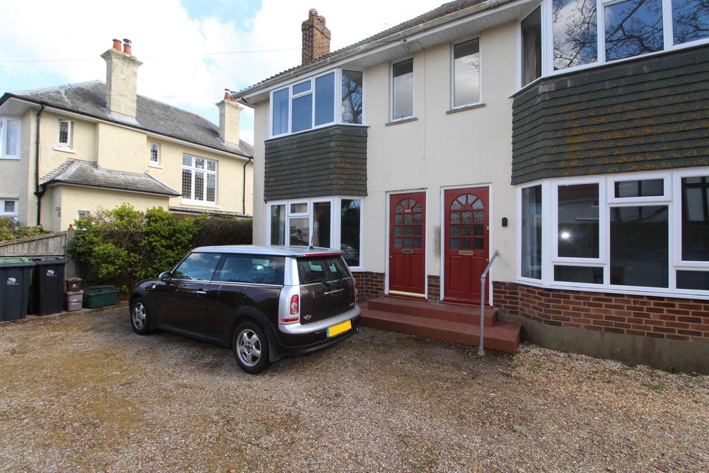 Stuart Road, Highcliffe, Christchurch, Dorset, BH23 5JS 2 bed ground