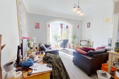 2 bedroom flat to rent, Stone Villas, Far Headingley, LEEDS