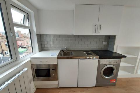 Studio to rent, Kimberley Road N18