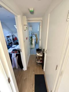 Studio to rent, Kimberley Road N18