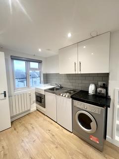 Studio to rent, Kimberley Road N18