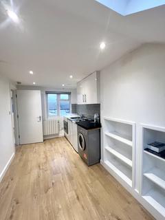 Studio to rent, Kimberley Road N18