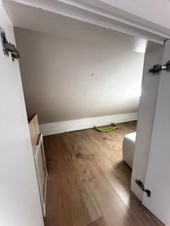 Studio to rent, Kimberley Road N18