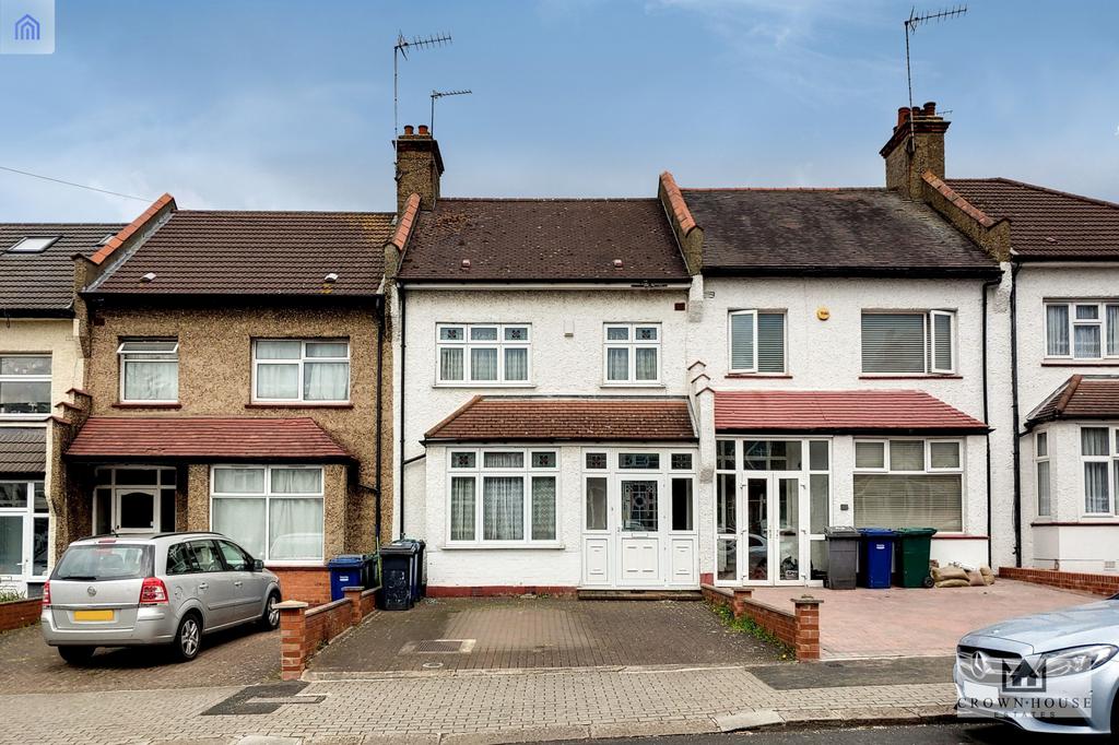 Horsham Avenue, London, N12 3 bed terraced house £700,000