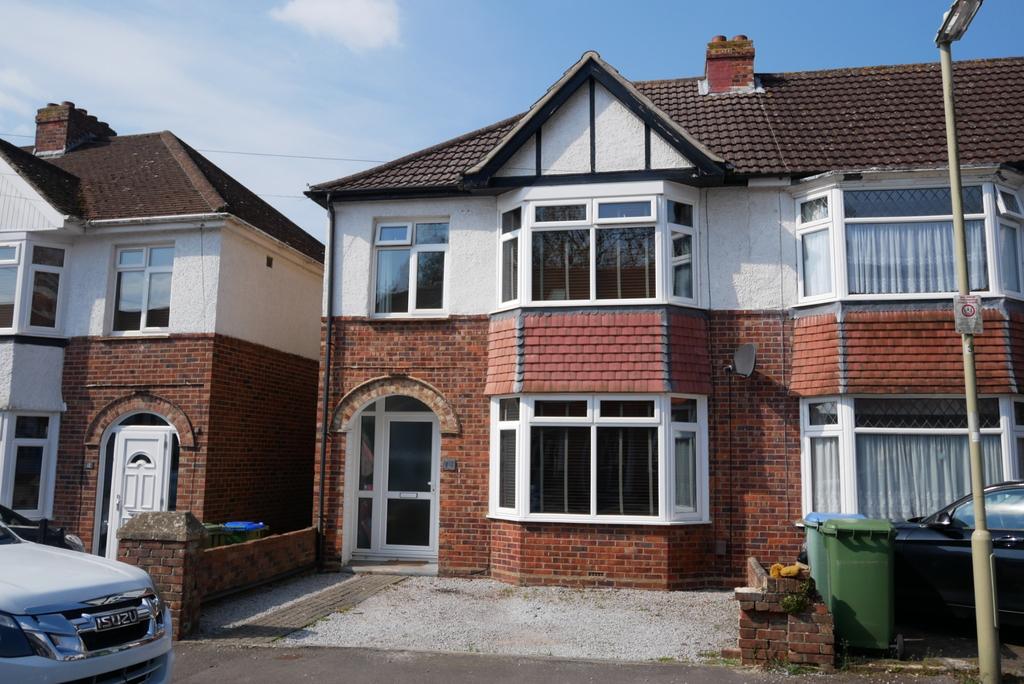 LEIGH ROAD, FAREHAM 3 bed end of terrace house £325,000