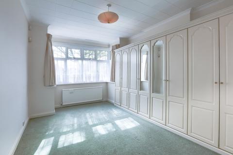 19 Salisbury Road, Worcester Park, KT4 7DF