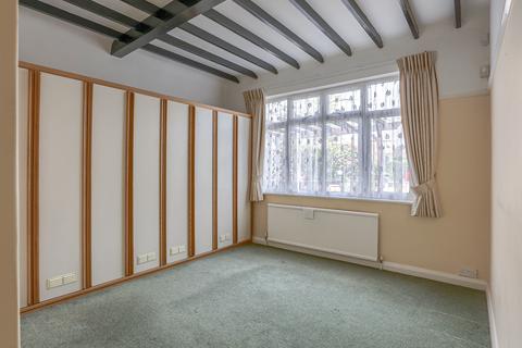 19 Salisbury Road, Worcester Park, KT4 7DF