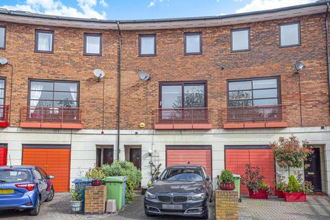 112 Plover Way, London, SE16 7TZ