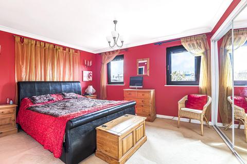 112 Plover Way, London, SE16 7TZ