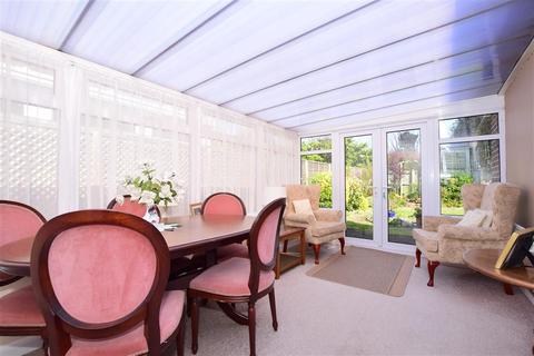 15 Cornwallis Gardens, Broadstairs, CT10 1DW