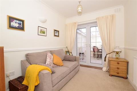 15 Cornwallis Gardens, Broadstairs, CT10 1DW
