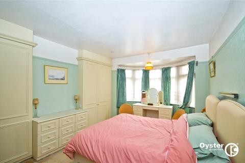 30 Ravenscraig Road, London, N11 1AD