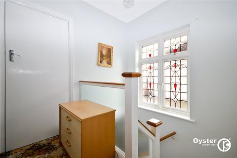 30 Ravenscraig Road, London, N11 1AD