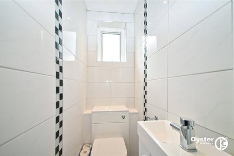 30 Ravenscraig Road, London, N11 1AD