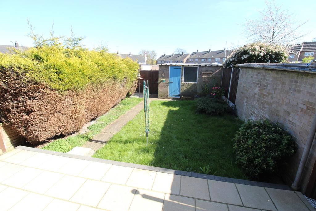 Ardleigh, Basildon, Essex, SS16 3 bed terraced house £1,299 pcm (£300 pw)