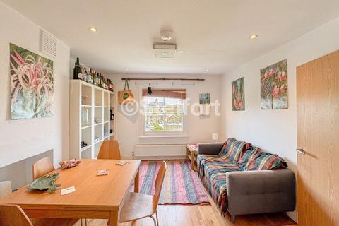 2 bedroom apartment to rent, Freegrove Road, London, N7