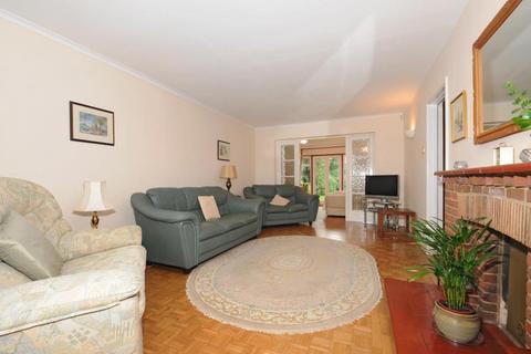 8 Silverdale Drive, Sunbury-on-thames, TW16 6HD