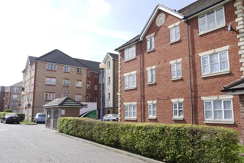 Bellingham Court, Wanderer Drive, Barking, Essex. IG11 0XN 2 bed flat