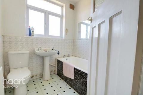 120 Willow Street, Romford, RM7 7JH