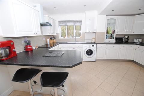 30 Oak Tree Close, Arkwright Town, Chesterfield, S44 5BW
