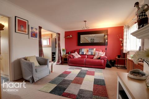 5 Barnard Close, Stoke Holy Cross, Norwich, NR14 8LJ