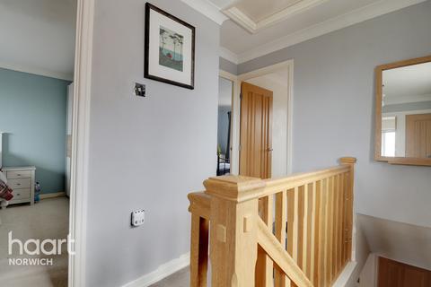 5 Barnard Close, Stoke Holy Cross, Norwich, NR14 8LJ