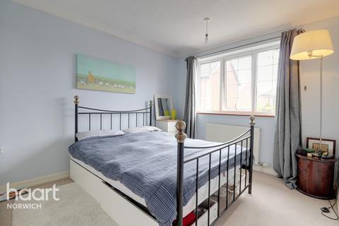 5 Barnard Close, Stoke Holy Cross, Norwich, NR14 8LJ