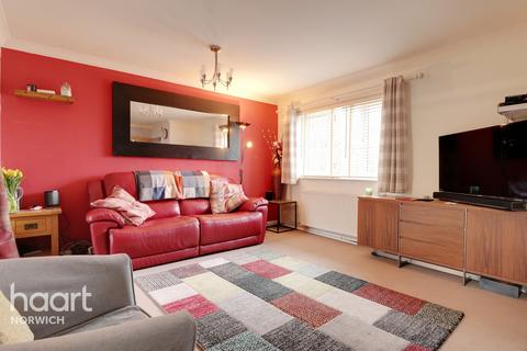 5 Barnard Close, Stoke Holy Cross, Norwich, NR14 8LJ