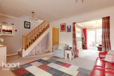 5 Barnard Close, Stoke Holy Cross, Norwich, NR14 8LJ