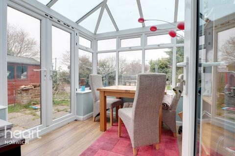 5 Barnard Close, Stoke Holy Cross, Norwich, NR14 8LJ