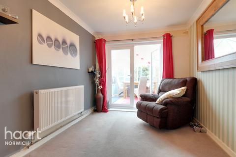 5 Barnard Close, Stoke Holy Cross, Norwich, NR14 8LJ