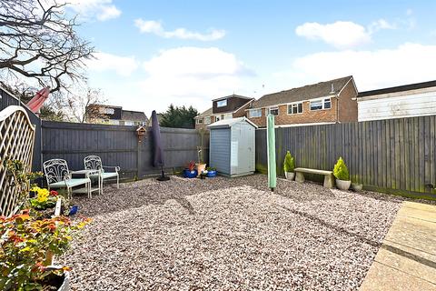 30 Bramble Drive, Hailsham, BN27 3EG