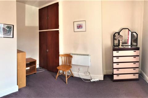 1 bedroom flat to rent, 213 Bingley Road, BD18