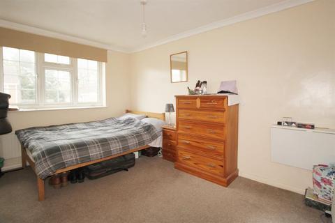 5 Abbeyfields Close, Netley Abbey, Southampton, SO31 5GR