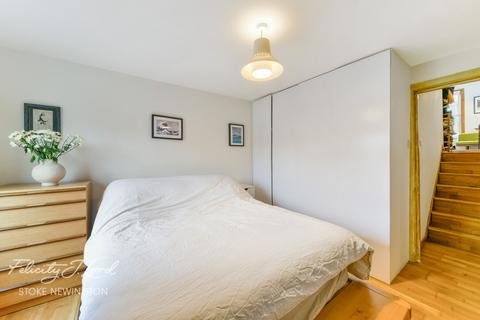 45b Rectory Road, London, N16 7PP