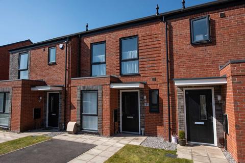 2 bedroom terraced house to rent, Landos Road, Manchester