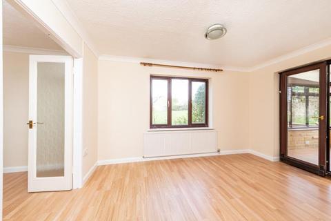 77 Oxlease, Witney, OX28 3QY