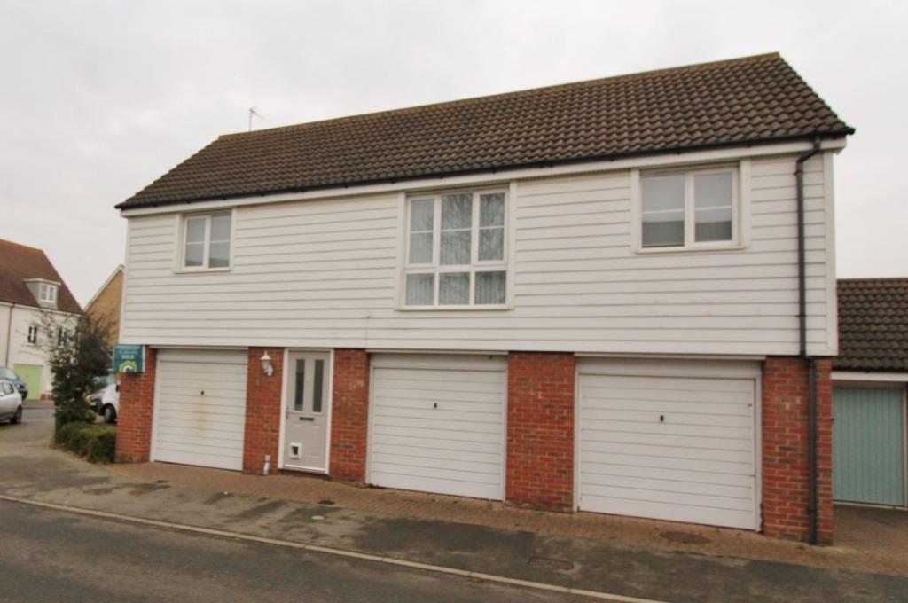 Thomas Crescent, Kesgrave, IP5 2 bed £725 pcm (£167 pw)