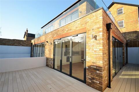 Flat 3, 13 Carlton Road, London, W5 2AW