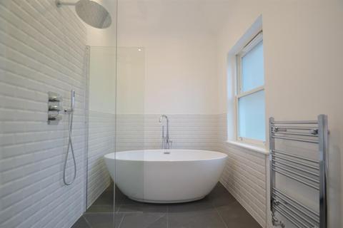 Flat 3, 13 Carlton Road, London, W5 2AW
